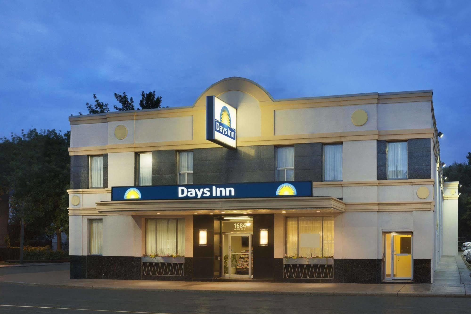 Days Inn By Wyndham Toronto East Beaches Exterior foto